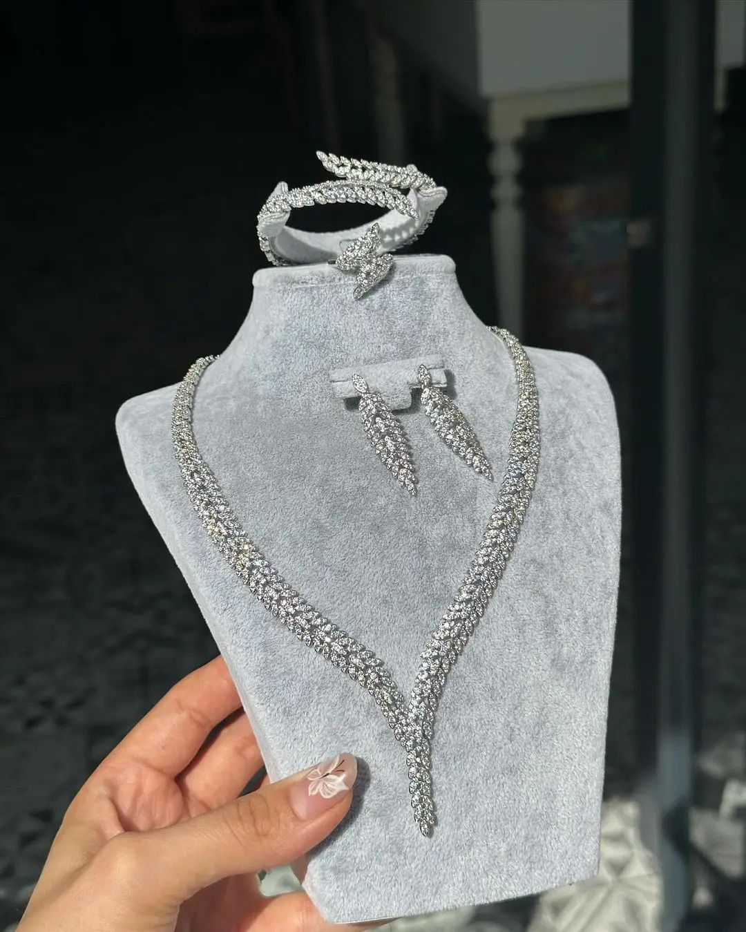 2024 Cube Zirconia Necklace Earrings Womens CZ Light Drop Wedding Jewelry Set 241007 Z260313