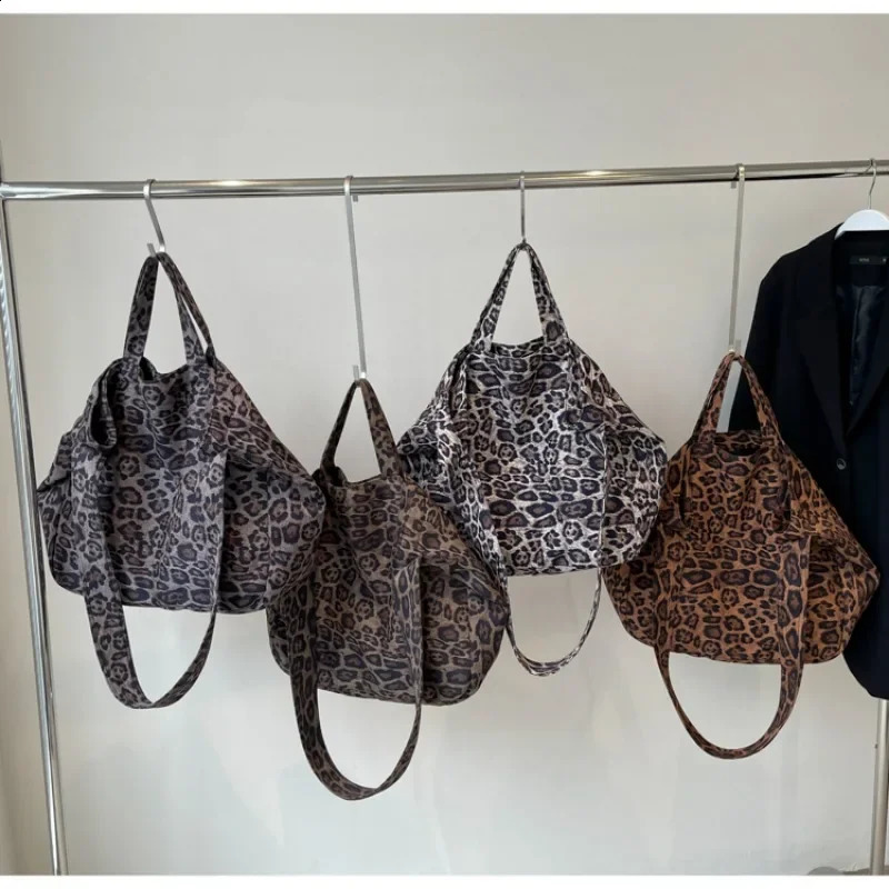 Leopard Print Canvas Womens Communicating Bag Fashion Handheld Bucket Bag Ind Trendy Versatile Armpit Shoulder Bag 241007
