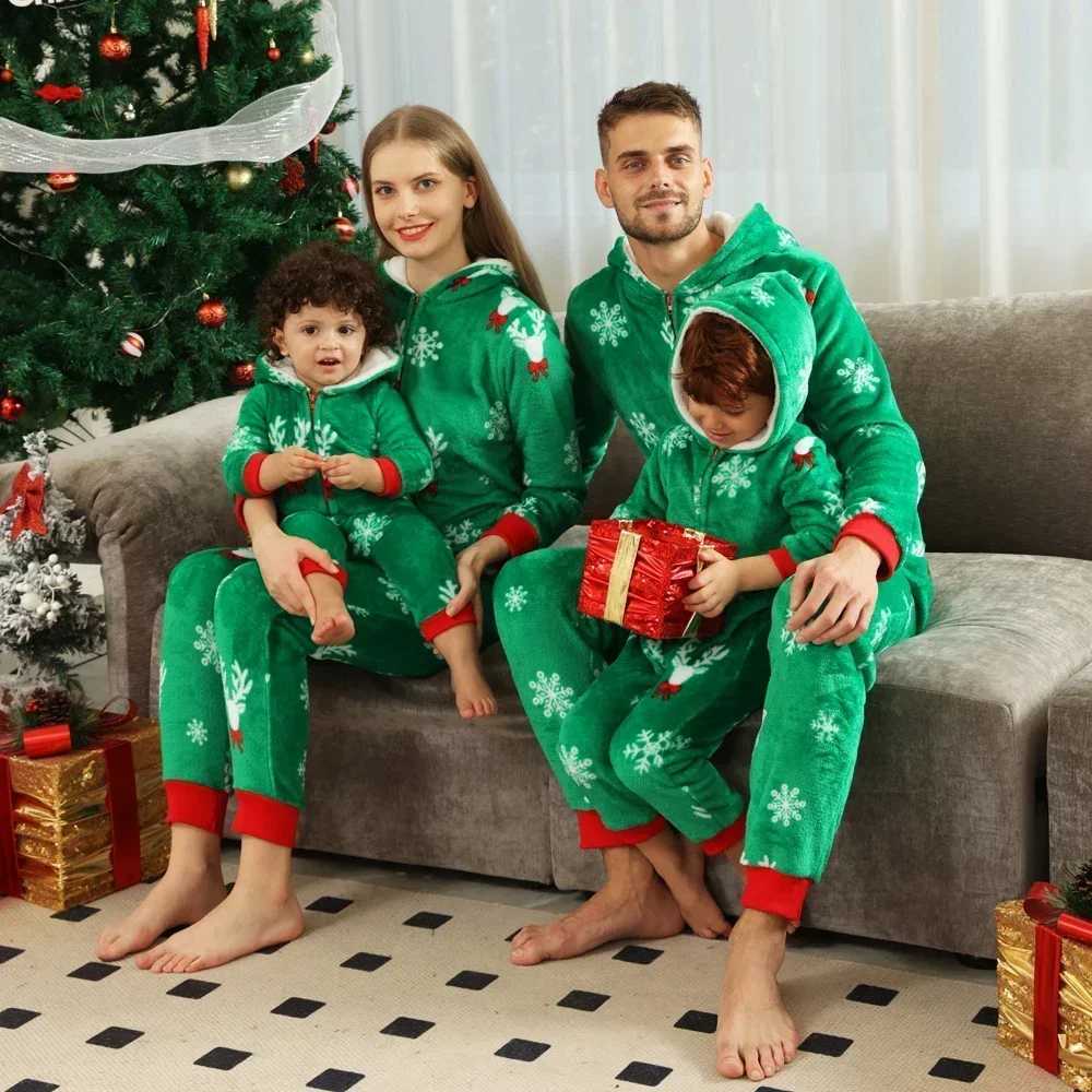 New Years clothing cute printed flannel warm soft Christmas pajamas mom dad child matching set zipper hoodie family appearance W241008