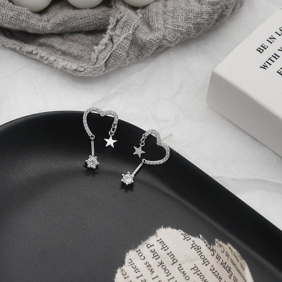 Sier Needle Compact Love Versatile Earrings Ins Niche Simple Cold Style No Ear Hole Earclip Earnail Female