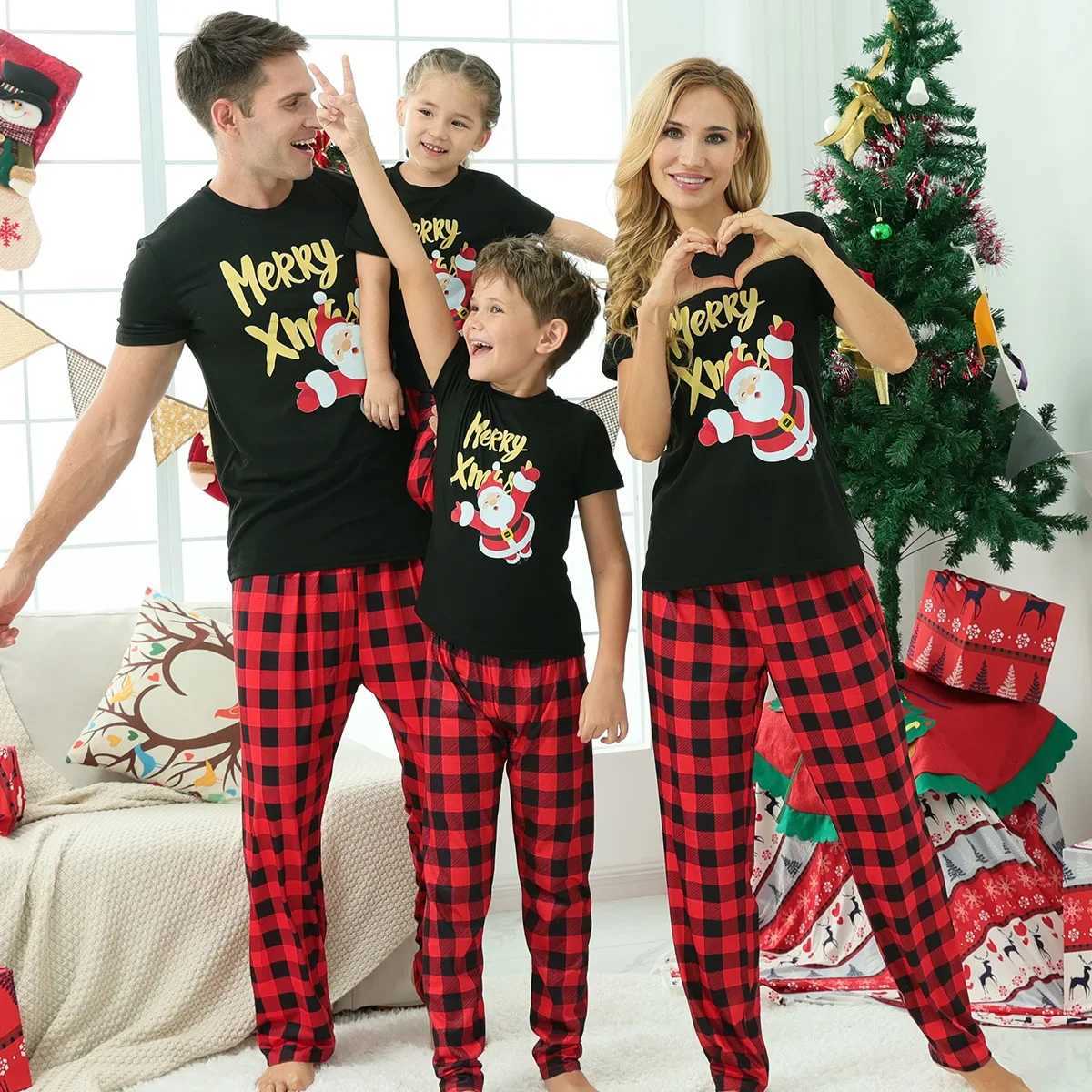 Merry Christmas Printing Family Matching Pajamas Adult and Childrens Short Sleeve Clothing Set Baby and Dog Diapers Holiday Wear Soft and Cute Pajamas