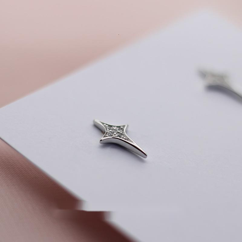Needle Earrings, Exquisite and Compact, Dia studded Earrings for Sleeping, No Need to Remove, Earhole Nourishing