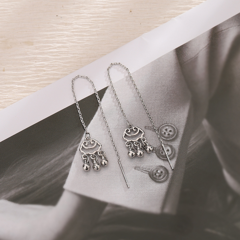 Silver needle safety line 2024 new trendy niche design high-end ethnic style long-lasting lock ear pendant