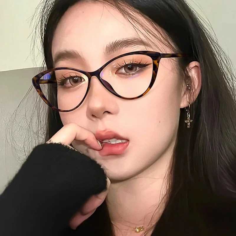 Large Cat Eye Frame Eyewear Fashionable Girls Reading Glasses Solid Color Black Anti Blue Light Lenses Seaside Travel SpectaclesX241008