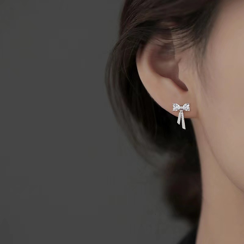 Pure sier needle bow light earrings, niche design, high-end feeg, delicate earrings for women