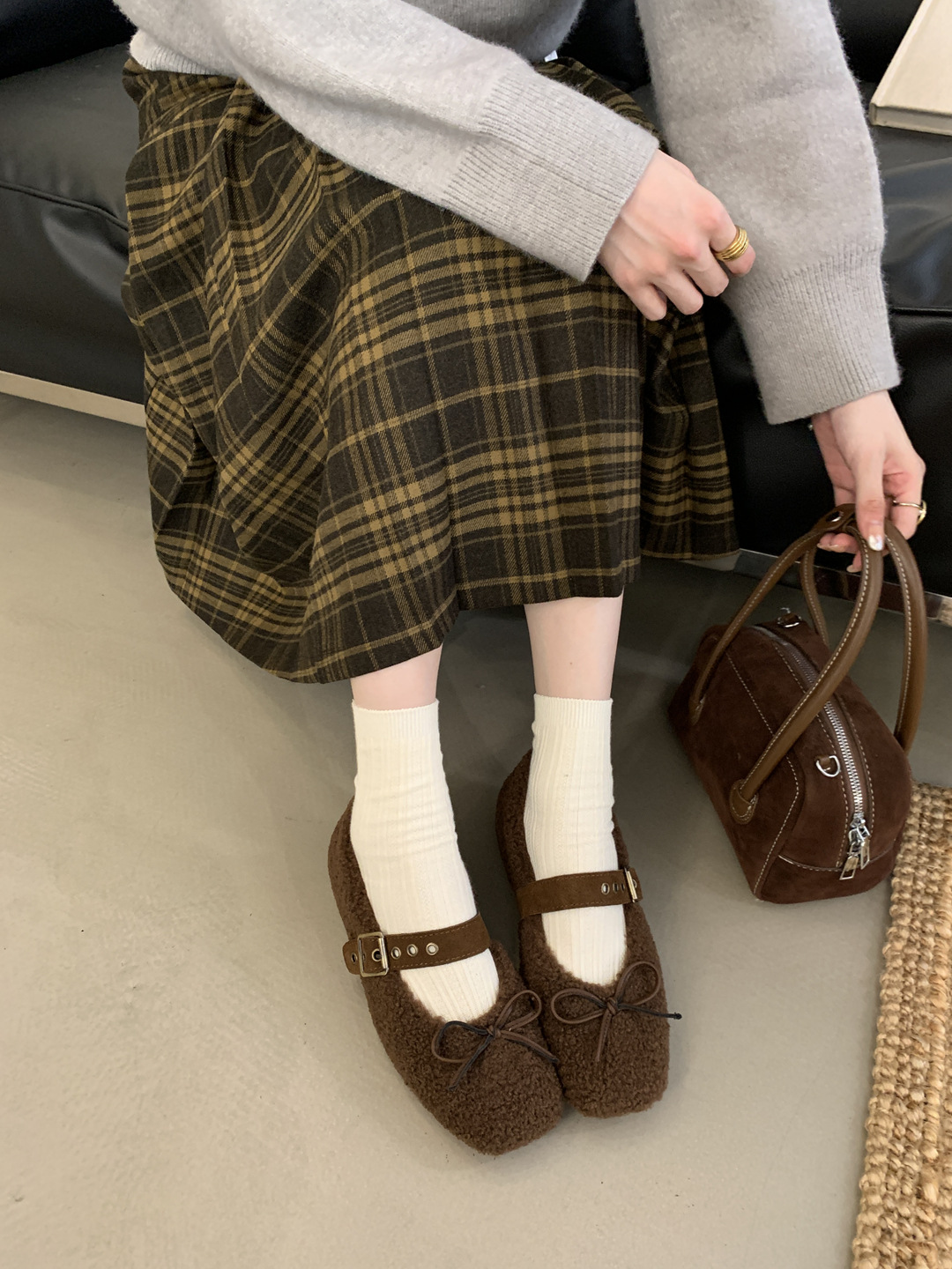 Cozy Fury Snow Boots: 2024 Women's Warm Height-Increasing Winter Shoes with Lamb Hair b8db