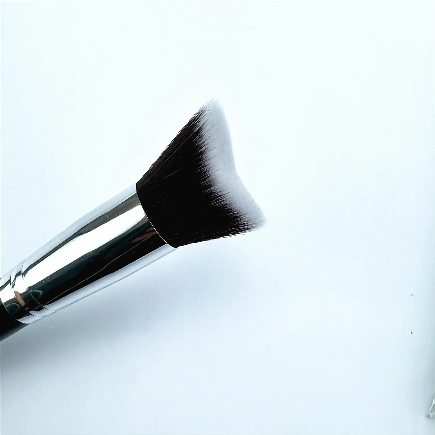 Single sided flat head liquid base brush Single sided flat head loose powder base brush Beauty tools Makeup brush 241008