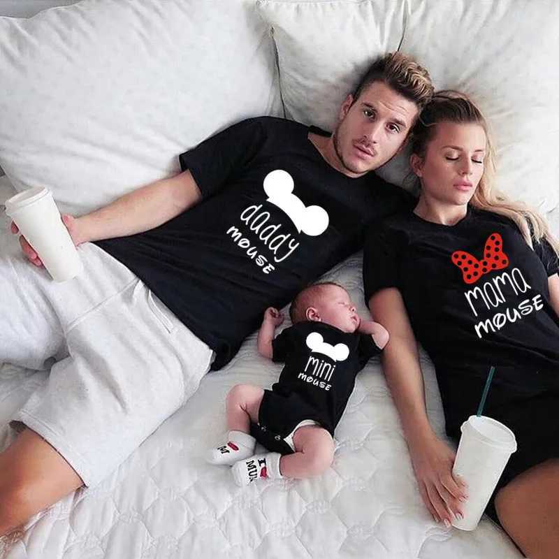 Daddy Mommy And Me Family Matching Tshirt Funny Cotton Look Mama Baby Girl Bodysuit Father Son Mother Daughter Matching OutfitsXJ241008