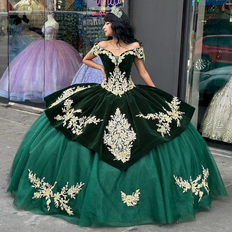 Gorgeous Green Shiny Ball Gown Quinceanera Dresses Off The Shoulder Gold Appliqued Lace Prom Gowns Sweet 16 Dress Vestidos 15 De Anos