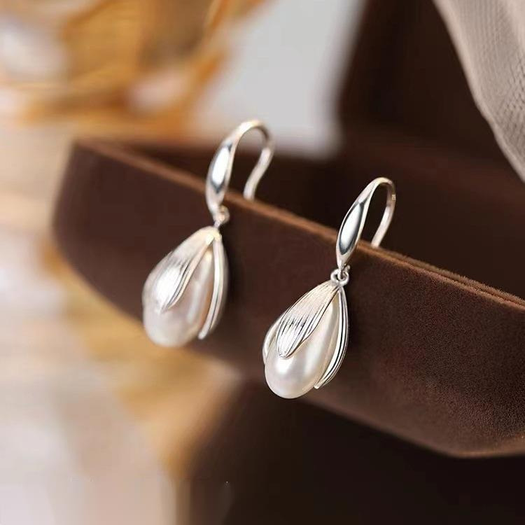 Pure sier needle pearl 2024 new light high-end earrings, niche female earrings