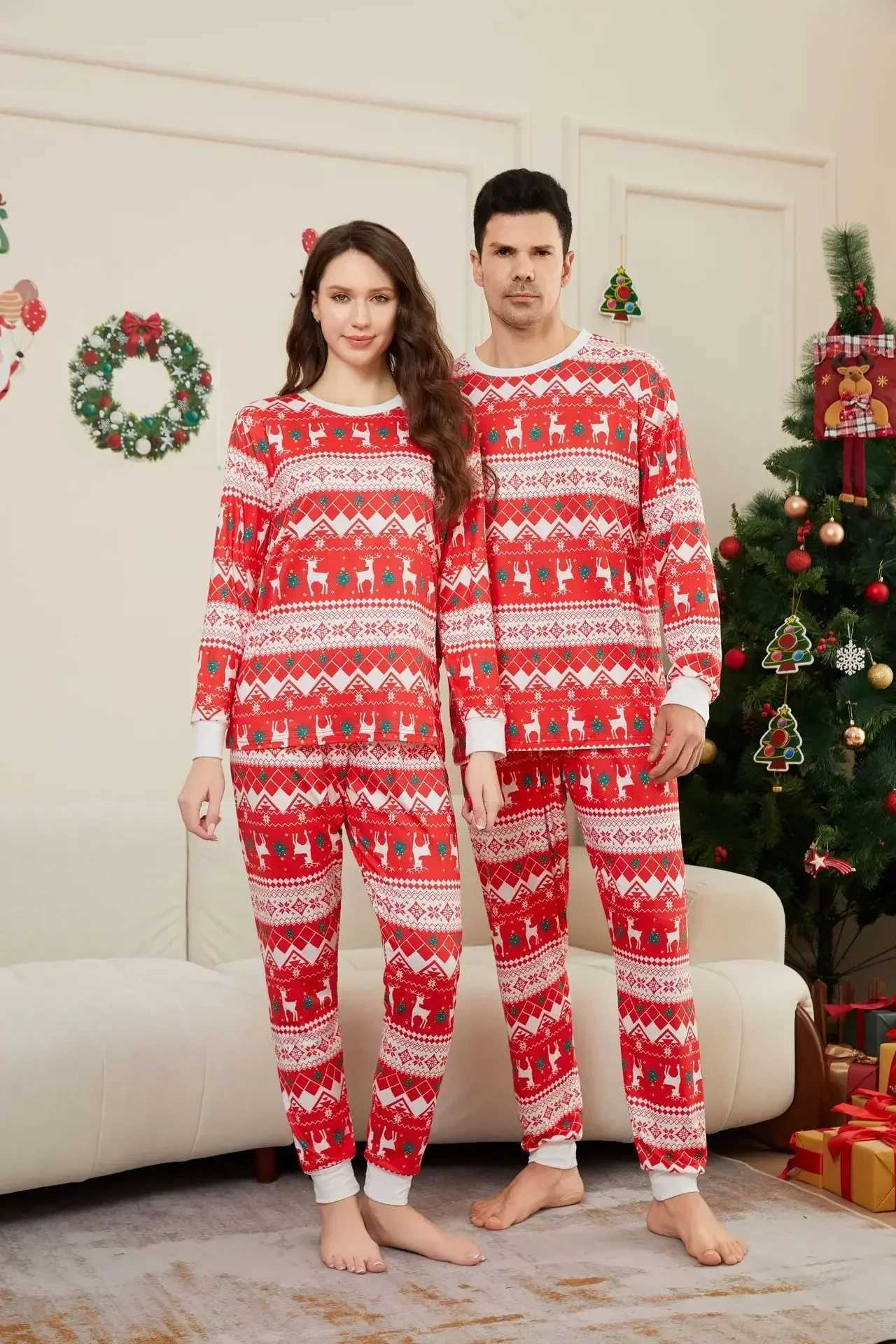 2024 New Family Full Print Pajama Set for Adults Children Infants Dogs Home Clothing Pajamas Christmas Appearance W241008