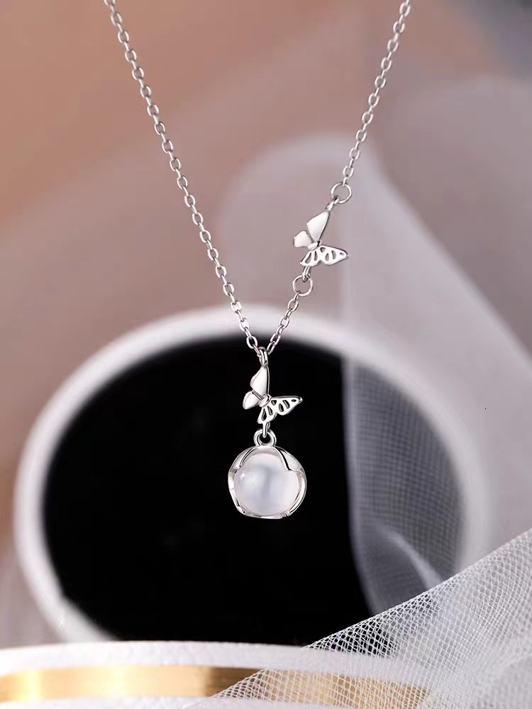 butterfly necklace 2024 new light high-end female niche design collarbone chain