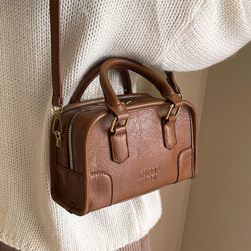 Fashionable Folded Handheld for Women 2024 New Spring/Summer Commuter Versatile Baseball Bag, Small Cross Body Bag