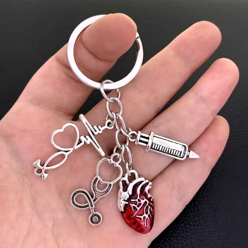 oil drip heart-shaped pendant keychain medical anatomy keychain heart-shaped keychain doctor and nurse bag chain jewelry giftX241008