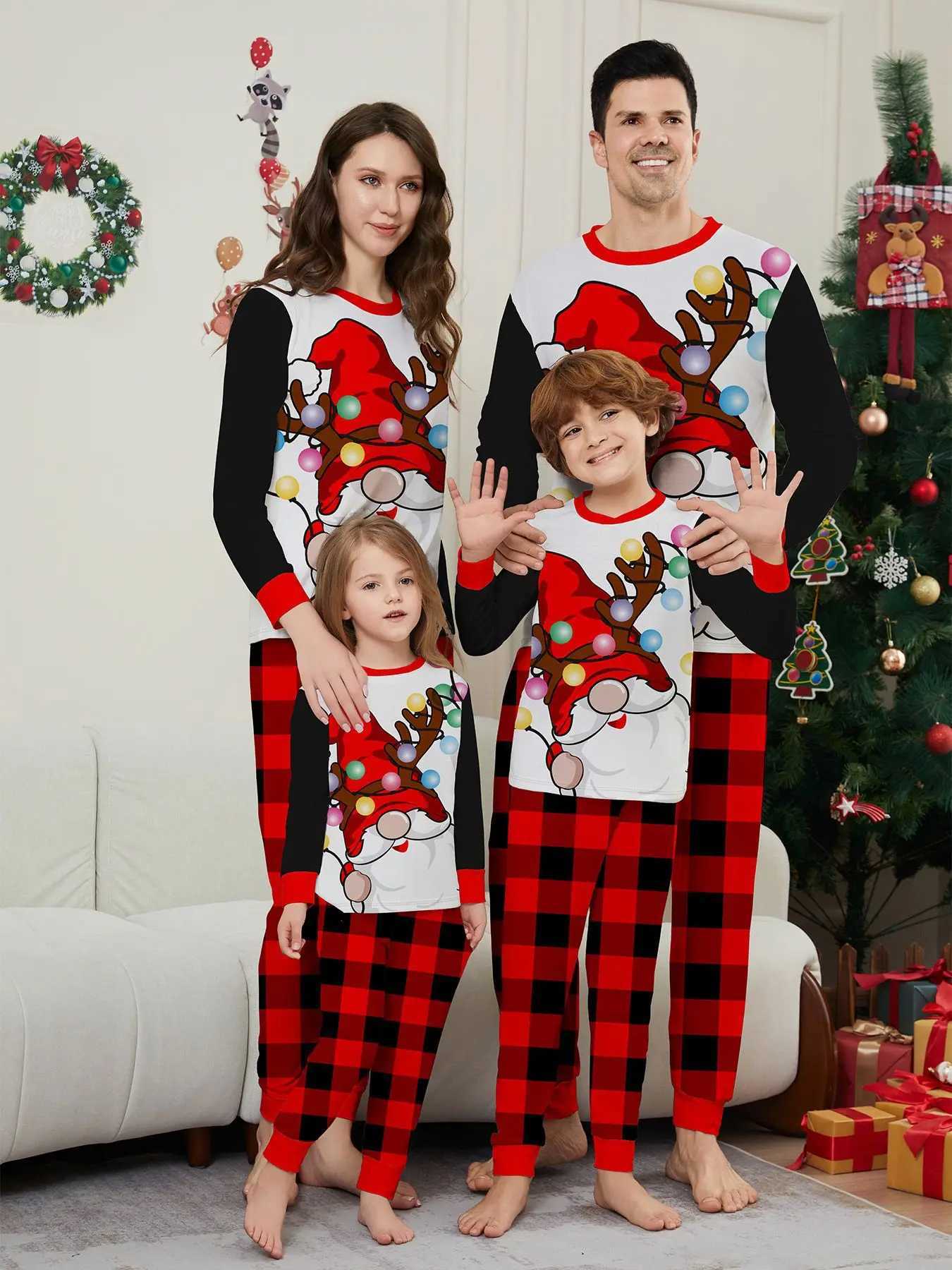 New 2024 Cartoon Santa Claus Printed Family Matching Set Loose Christmas Pajamas Parents and Childrens Clothing Set Baby and Dog Pants Christmas Appea
