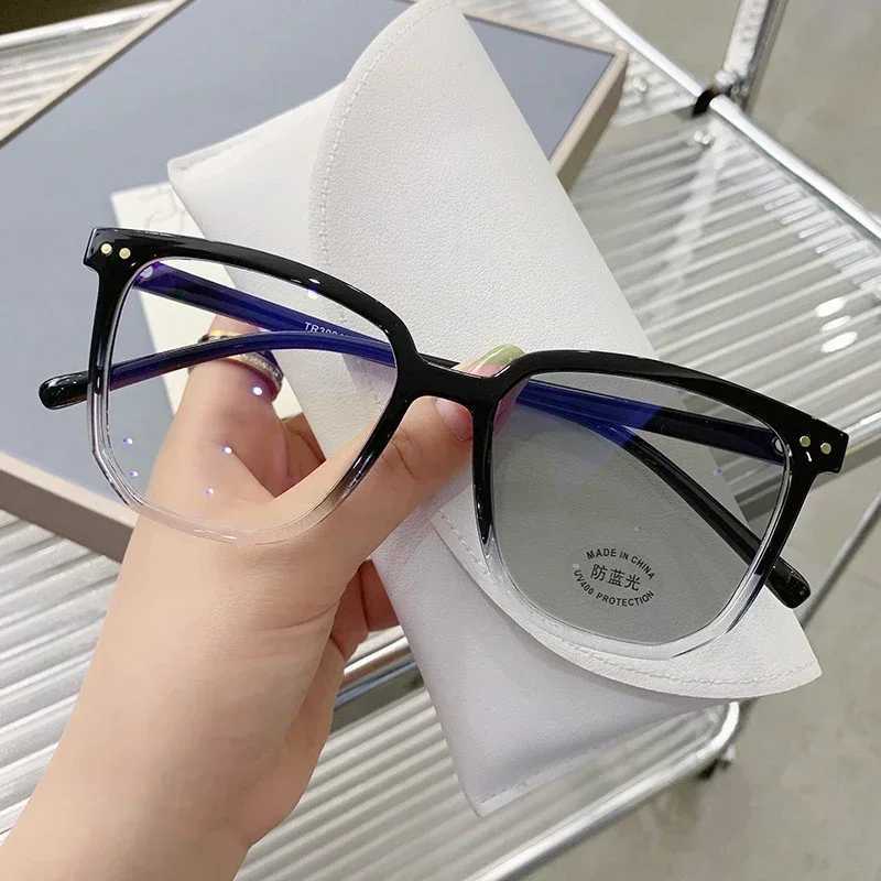 Smart Photochromic Glasses Men Women Anti-blue Light Short Sight Eyewear Suqare Frame Outdoor Color Changing Myopia SunglassesX241008