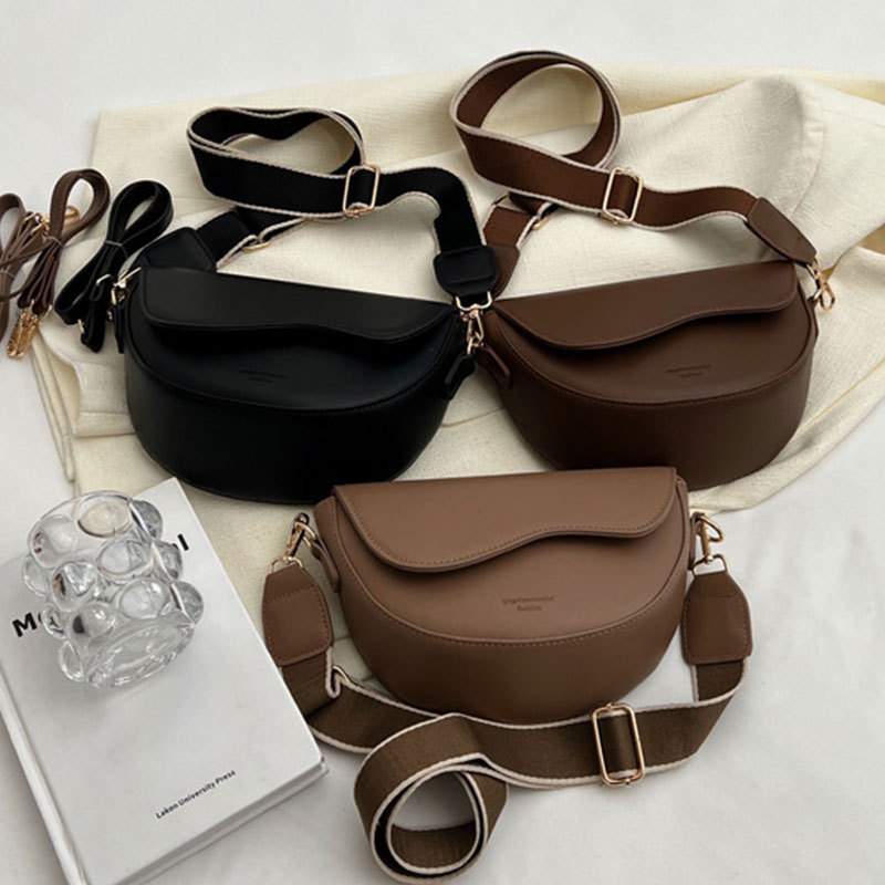 2024 New Women's Retro Simple Versatile Handheld Shoulder Bag