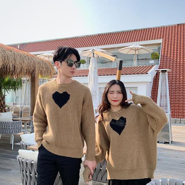 Homemade couple outfit for autumn/winter 2024, new pullover round neck heart-shaped sweater, loose fit, outer knitted sweater trend