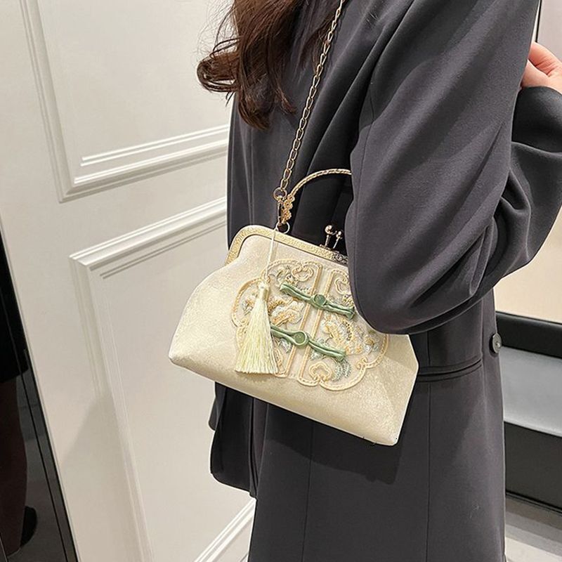 New Chinese style handbag for women 2024, with high appearance, gentle, young and beautiful. Handheld, single shoulder, crossbody, large capacity