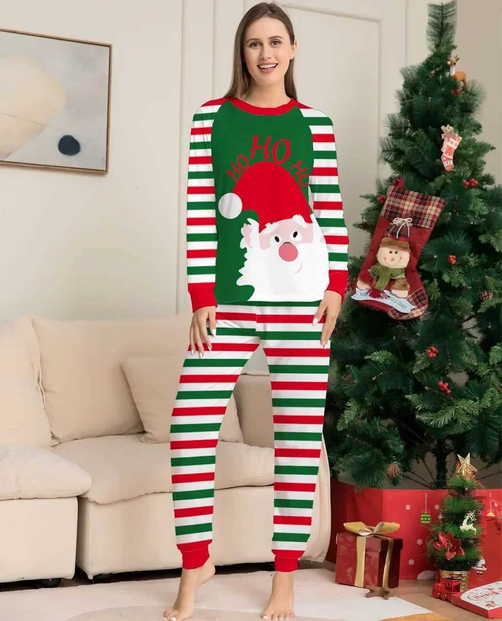 2024 New Years Clothing Santa Claus Striped Printed Christmas Pajama Set Mom Dad Child Matching Set Cute Loose Pajama Family Appearance W241008