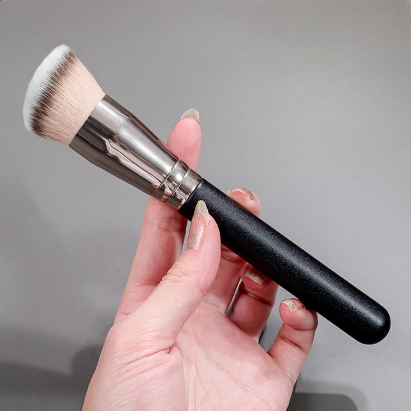 Makeup brush basic concealer cream angle seamless cover synthetic dark circle liquid cream contour brush beauty tool 241008