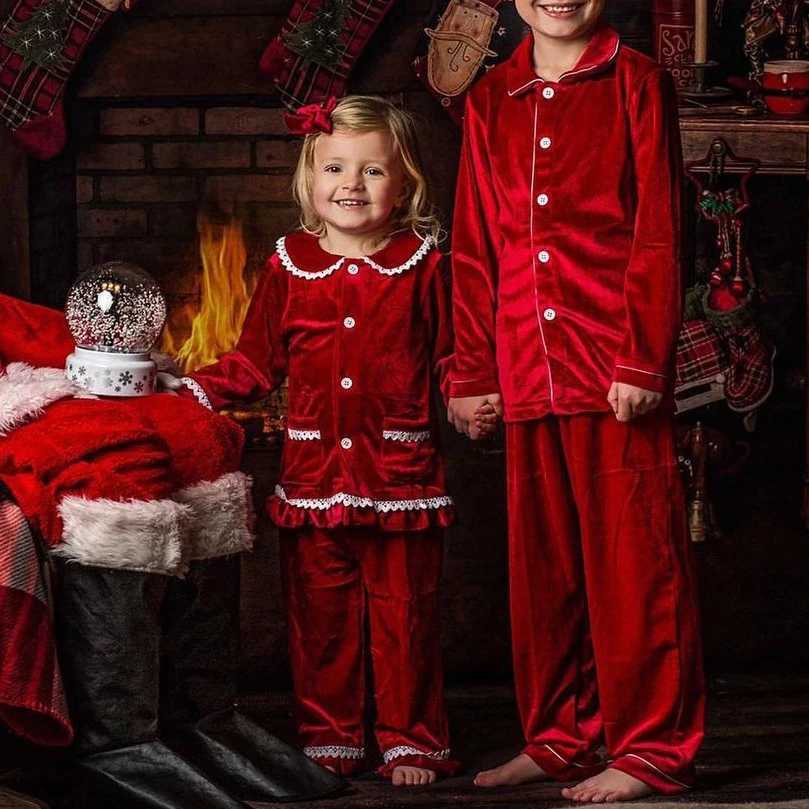 2024 Childrens Pajamas Christmas Classic Costume Red Velvet Flat Dress Family Match Preschool Girls Dress Christmas Set Childrens Boys Clothing W24100