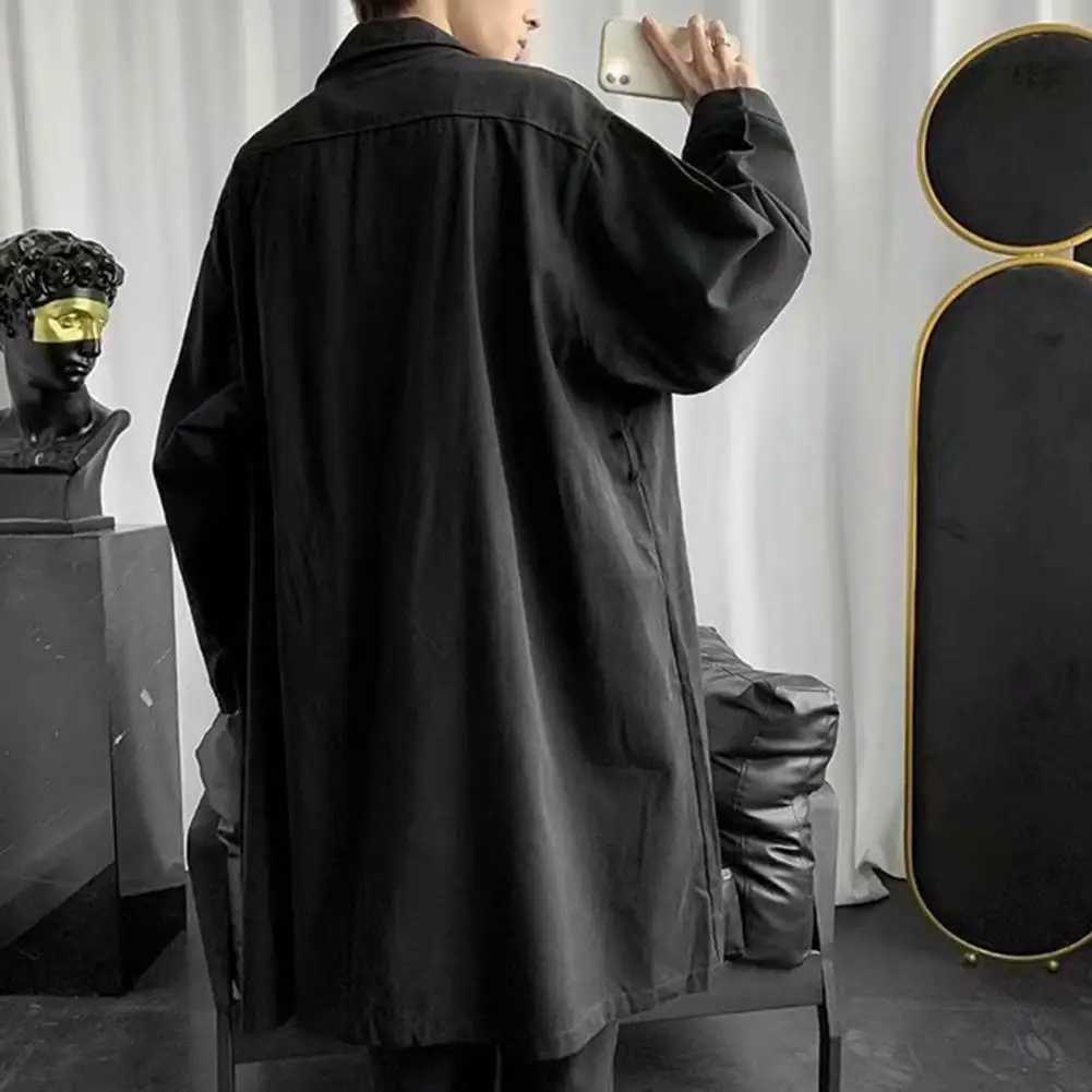 Breathable and wrinkle resistant mens jacket. Breathable mens jacket with fashionable collar and breathable collar suitable for men W241007