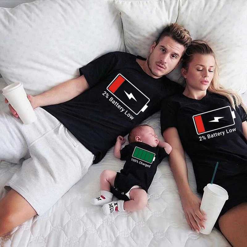 Funny Mommy and Me Matching Family Shirts Low Battery and Charged Battery Mother Daughter Daddy Son Toddler Shirts Baby BodysuitXJ241008