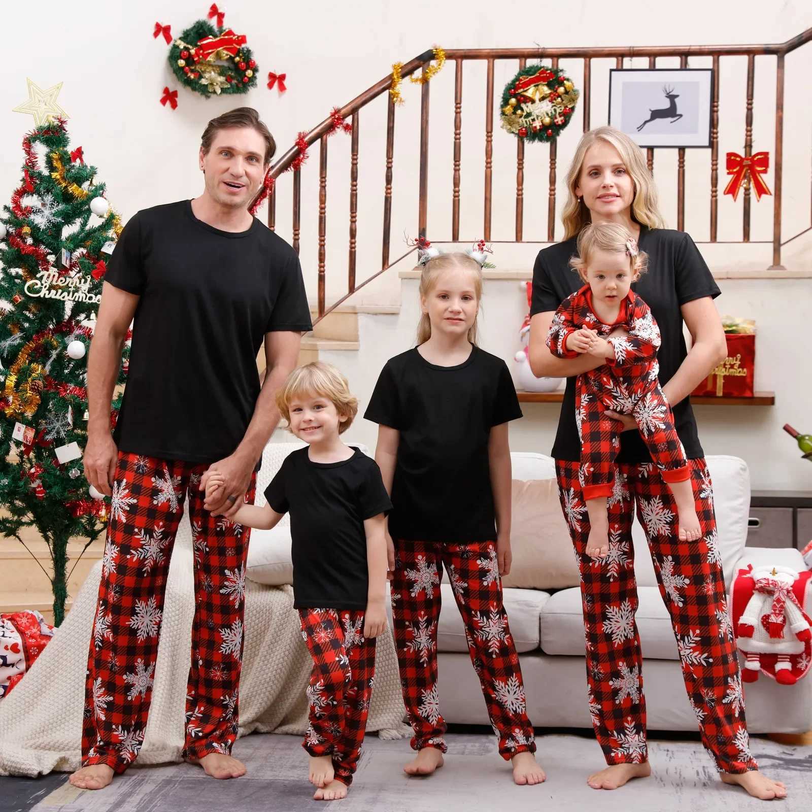 2024 New Short sleeved T-shirt+Pants Christmas Pajama Set Adult and Children Matching Set Patch Work Pajama Christmas Home Appearance W241008