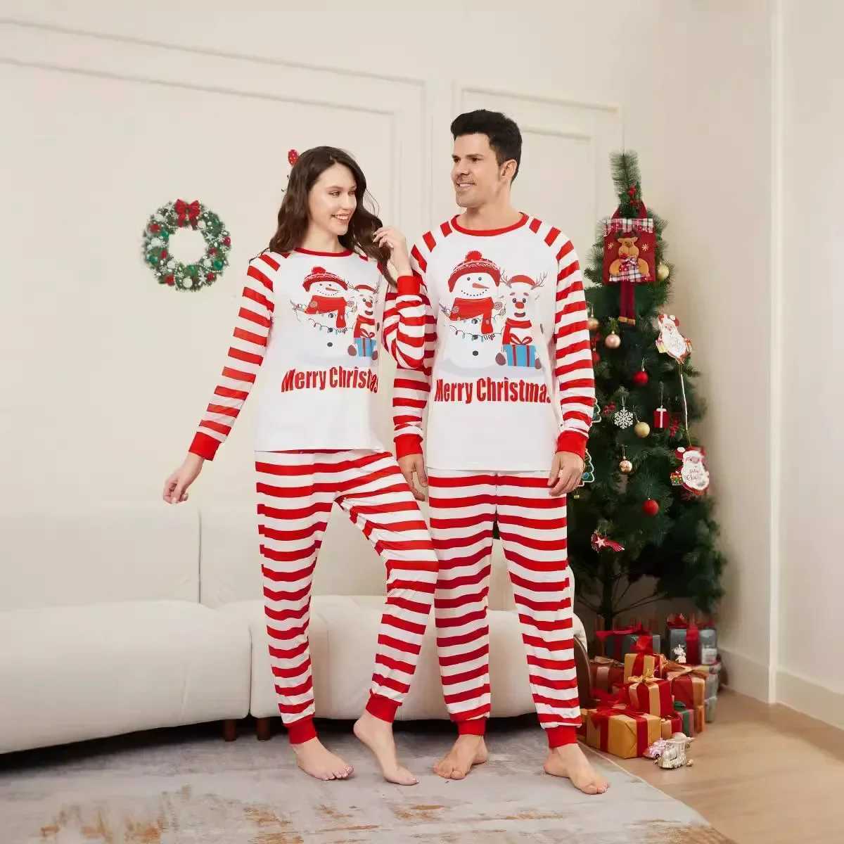 2024 New Christmas Family Pajama Set with Striped Cartoon Print 2-piece Set for Adult and Children Matching Clothing Cute Pjs Christmas Appearance W24