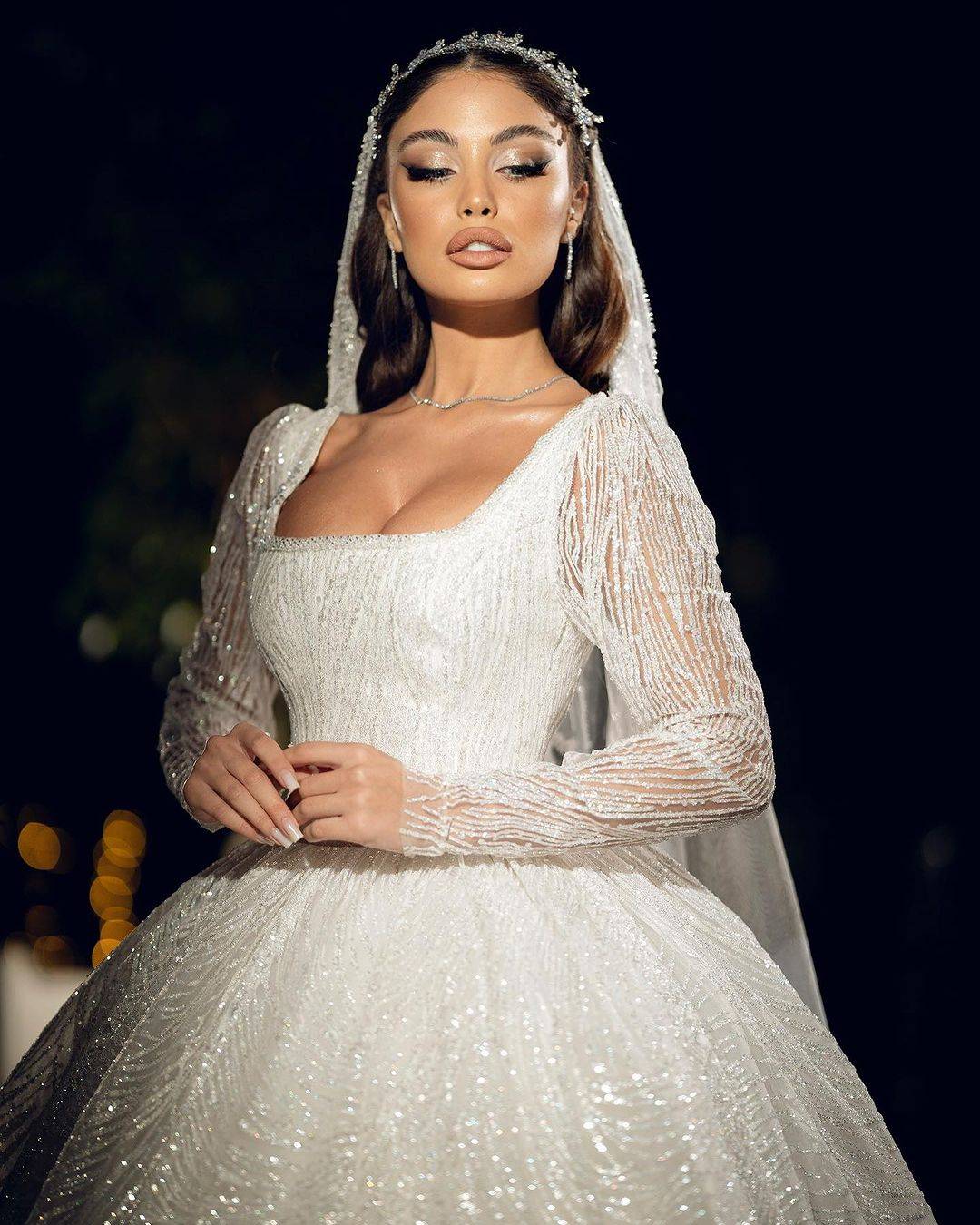 Sparkly Ball Gowns Sequins Square Neck Long Sleeve Wedding Dress Puffy Ruched Sweep Train Tulle Bridal Dresses Custom Made