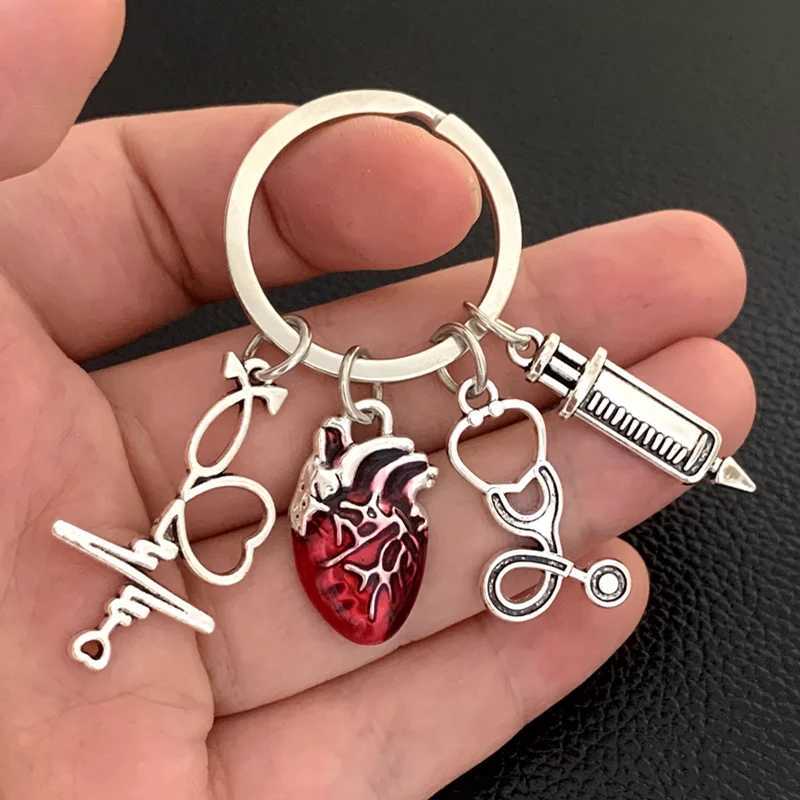 oil drip heart-shaped pendant keychain medical anatomy keychain heart-shaped keychain doctor and nurse bag chain jewelry giftX241008