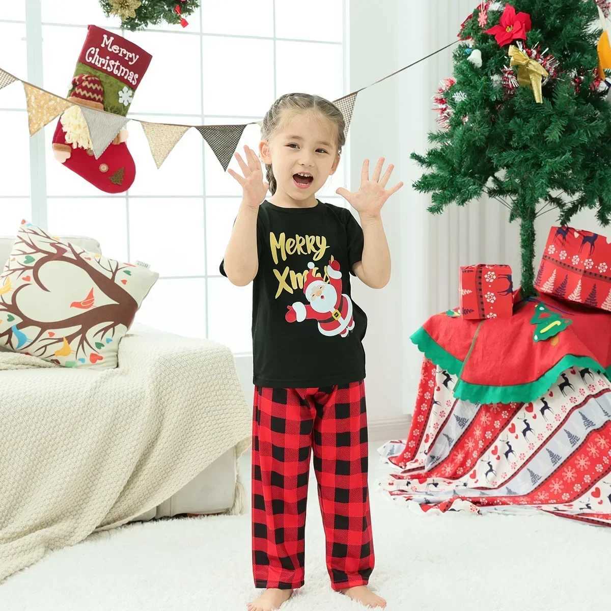 Merry Christmas letter plain matching Christmas pajamas set suitable for families/couples short sleeved top+long pants 2-piece set W241008