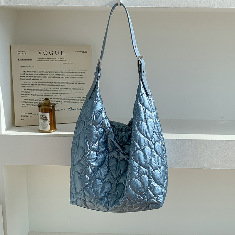 2024 new autumn Japanese and Korean niche trend underarm tote women's heart-shaped embroidered thread personalized shoulder bag, large capacity