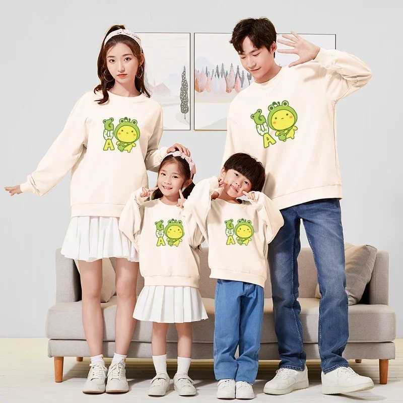 Christmas cartoon printed shirt autumn mom daughter top matching family clothing dad son sports shirt couple clothing zipper W241008