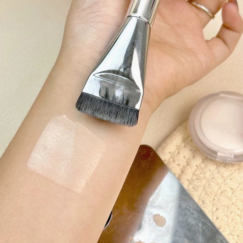 Professional basic brush broom head liquid basic shadow cosmetic tools basic concealer cosmetic brush 241008