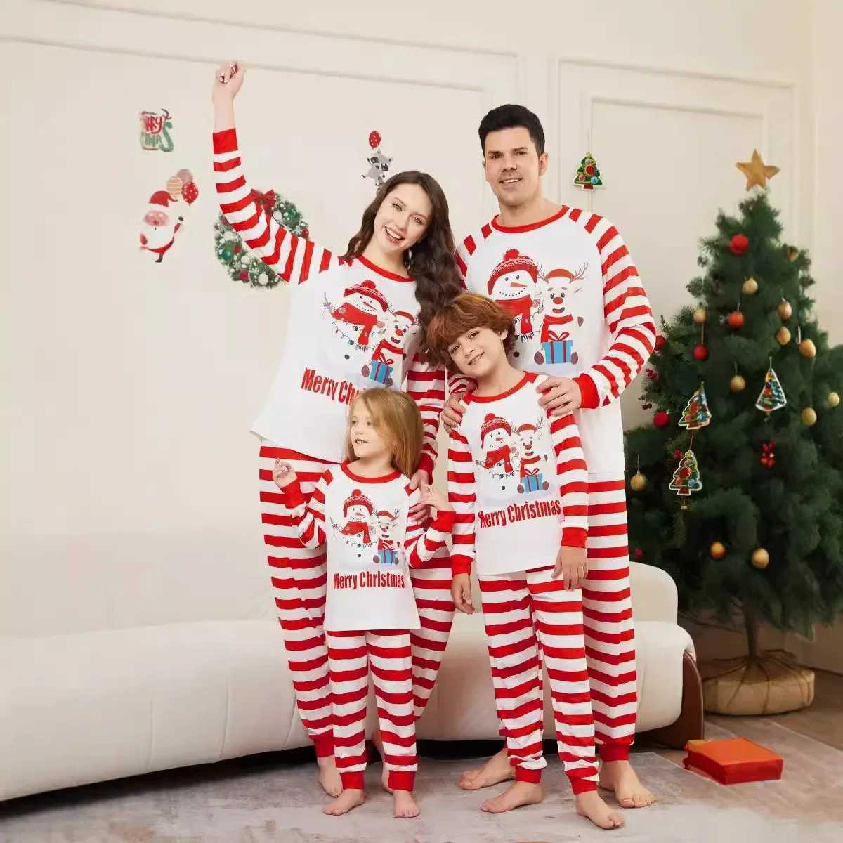 2024 New Christmas Family Pajama Set with Striped Cartoon Print 2-piece Set for Adult and Children Matching Clothing Cute Pjs Christmas Appearance W24