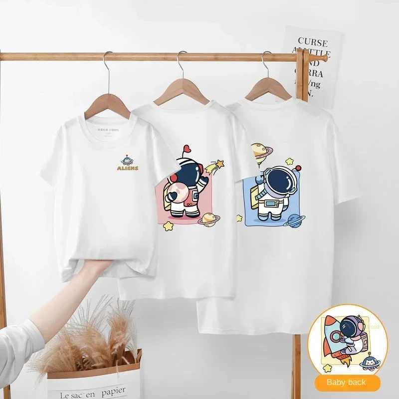 Dad Mom and Me Family Matching Clothes Cartoon Astronaut T Shirts Daddy Mommy and Me Father Son Mother Daughter OutfitsXJ241008