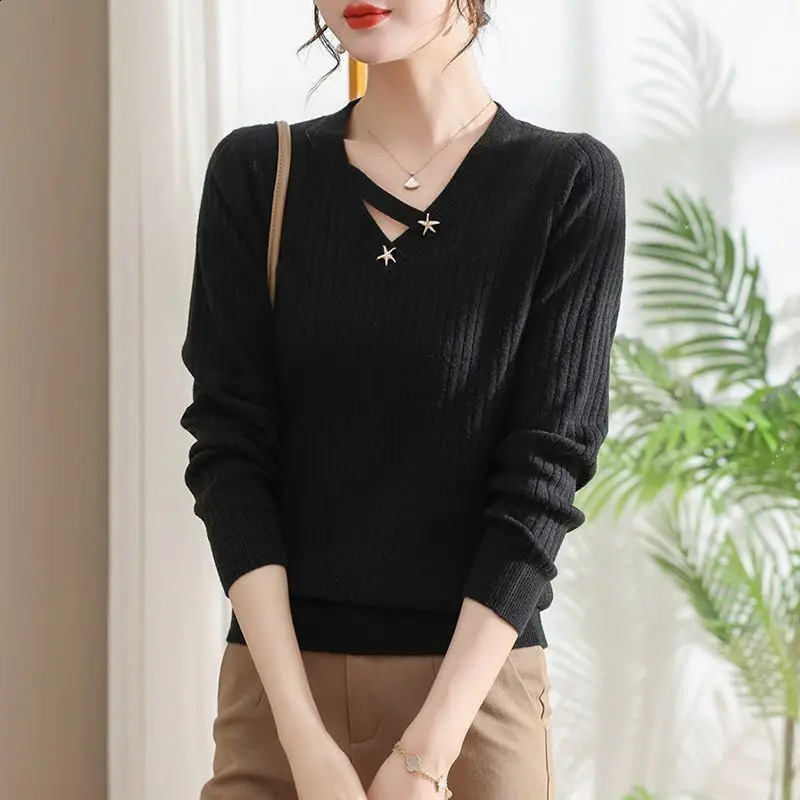 Da Song Vneck womens sweater fashionable for autumn and winter looks like a base or knitted 241007