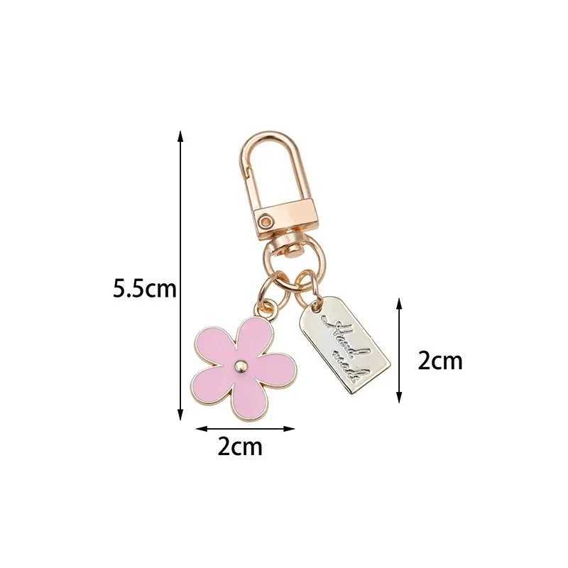 New INS Style Daisy Flower Keychain Pink White Black Enamel Metal Pendant Women Key Chain Ring Bag Charms DIY AccessoriesX241008