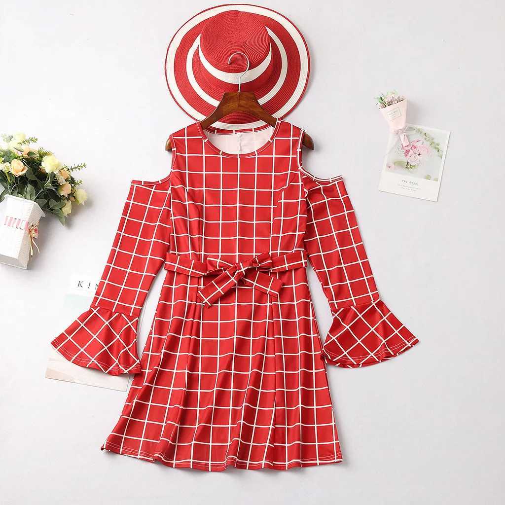 2022 New Year Family Matching Clothing Christmas Mother Daughter Dress Mom and I Checkered Mom Dress Childrens Clothing Autumn W241008