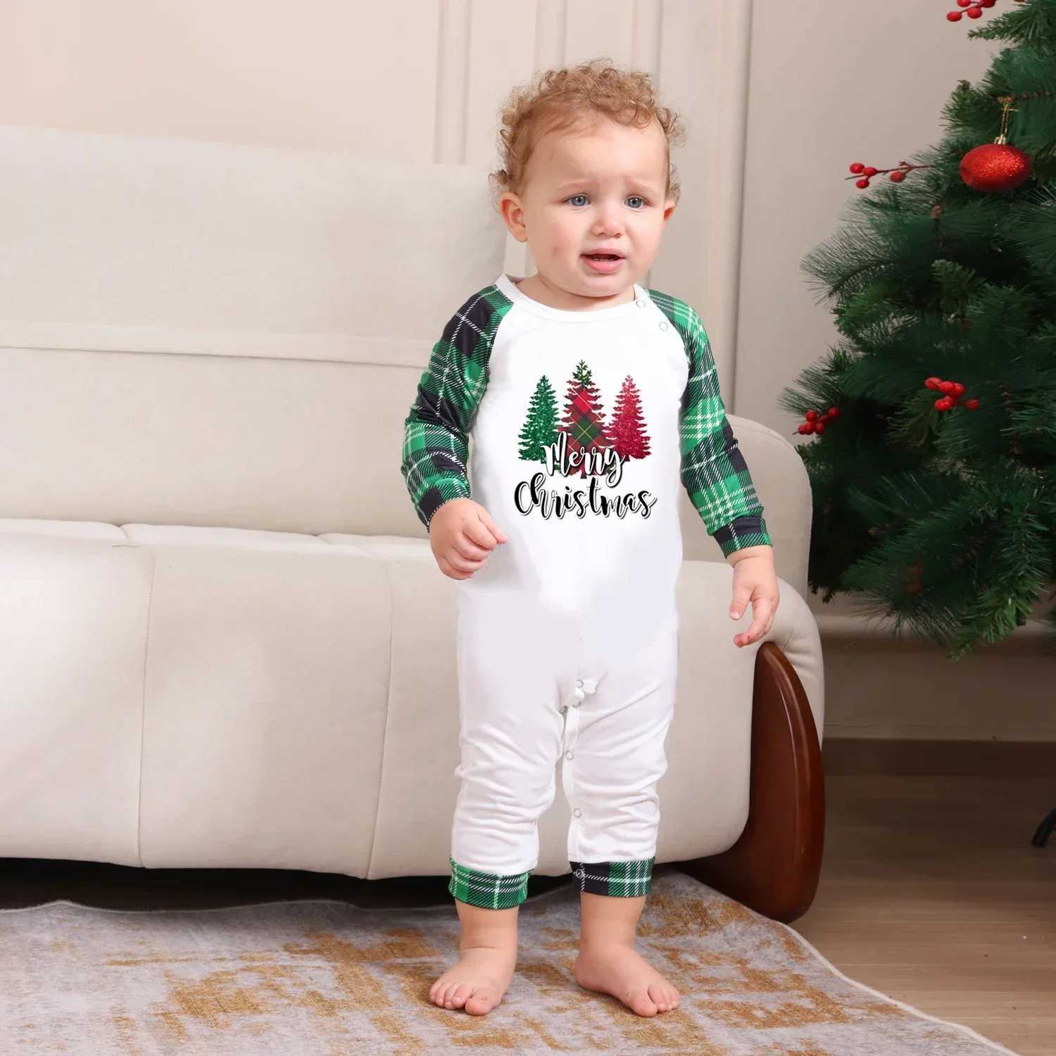 Santa Claus Family Appearance Christmas Tree Printing Christmas Pajama Set Baby Dog Hoodie Mom Daughter Dad Son Matching Set Soft and Cute Home Clothe