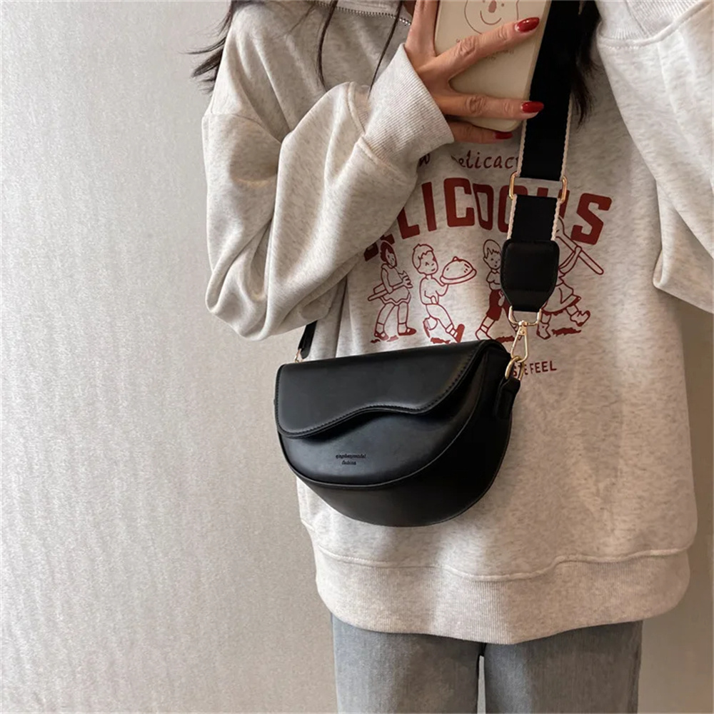 1Pcs Crossbody Saddle Ladies Portable Niche PU Underarm Oblique Span Shoulder Bag Small Flap Purse And Handbags
