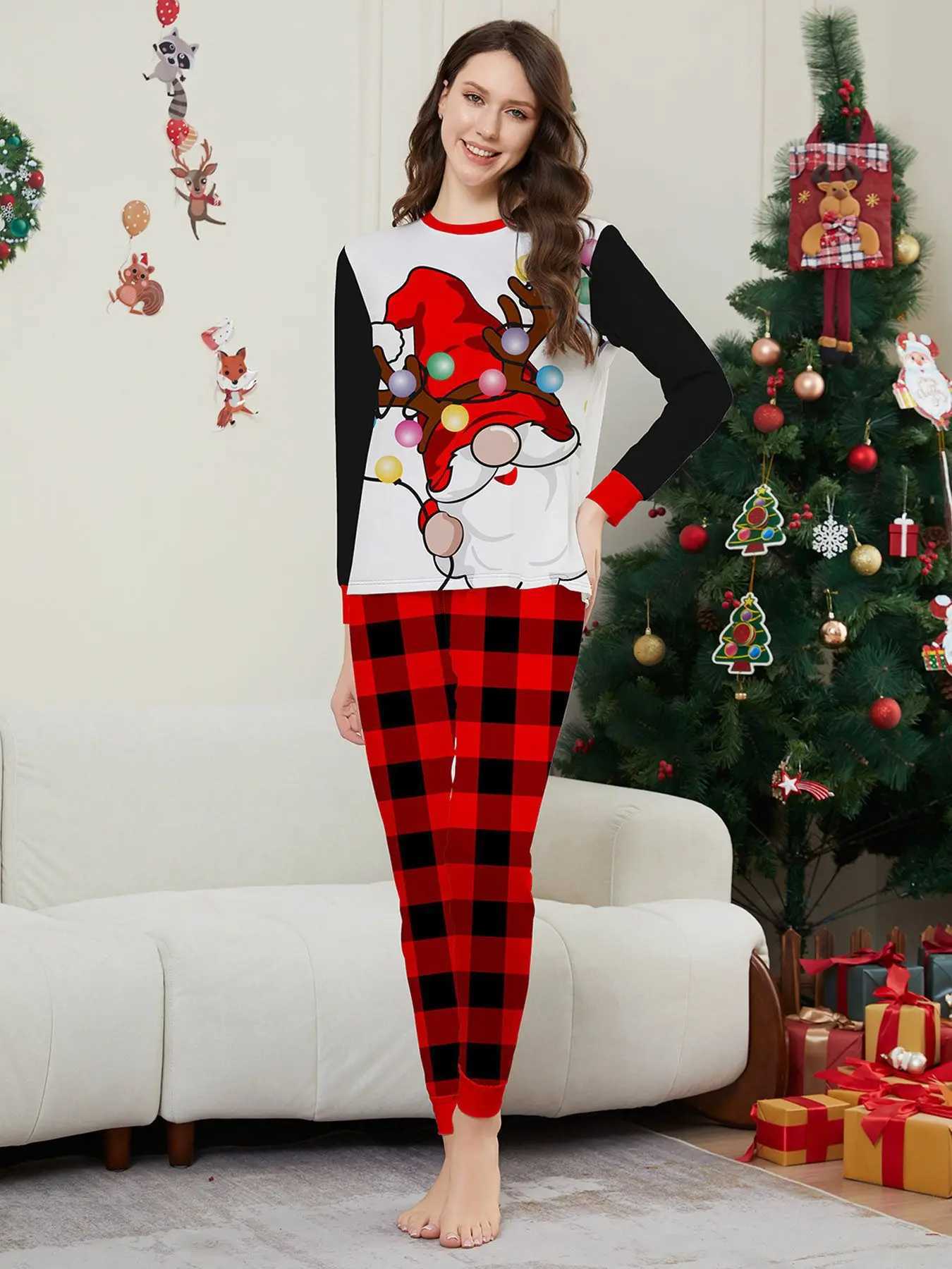 New 2024 Cartoon Santa Claus Printed Family Matching Set Loose Christmas Pajamas Parents and Childrens Clothing Set Baby and Dog Pants Christmas Appea