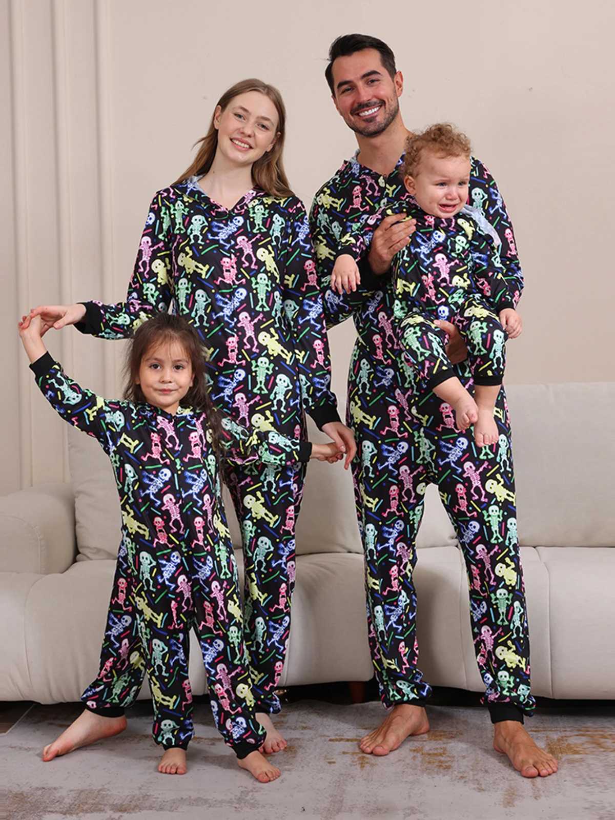 2024 New Halloween Party Mom Dad Kids Matching Outfits Skull Print Zipper Hooded Romper Jumpsuits Soft Sleepwear Family Look PjsXJ241008