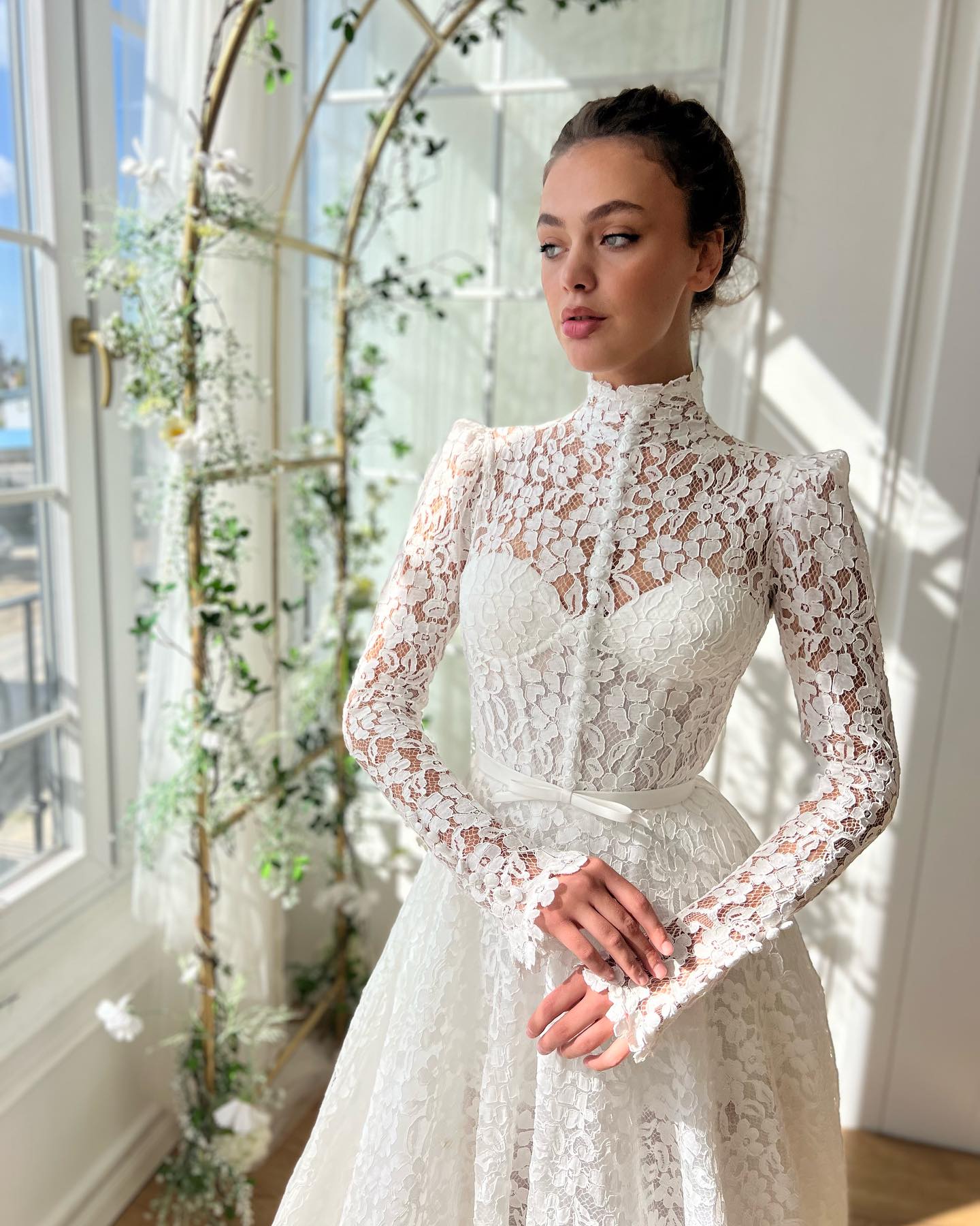 Muslim lace A e dresses high neck illusion long sleeves wedding dress plus size front button fulllace bridal gowns