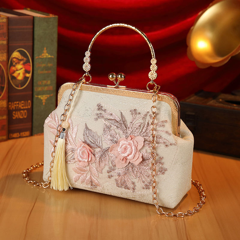 2024 New Designer Bag Flower Lace Mesh Socialite Handbag Antique Cheongsam Banquet Bag Rhinestone High end Women's Bag
