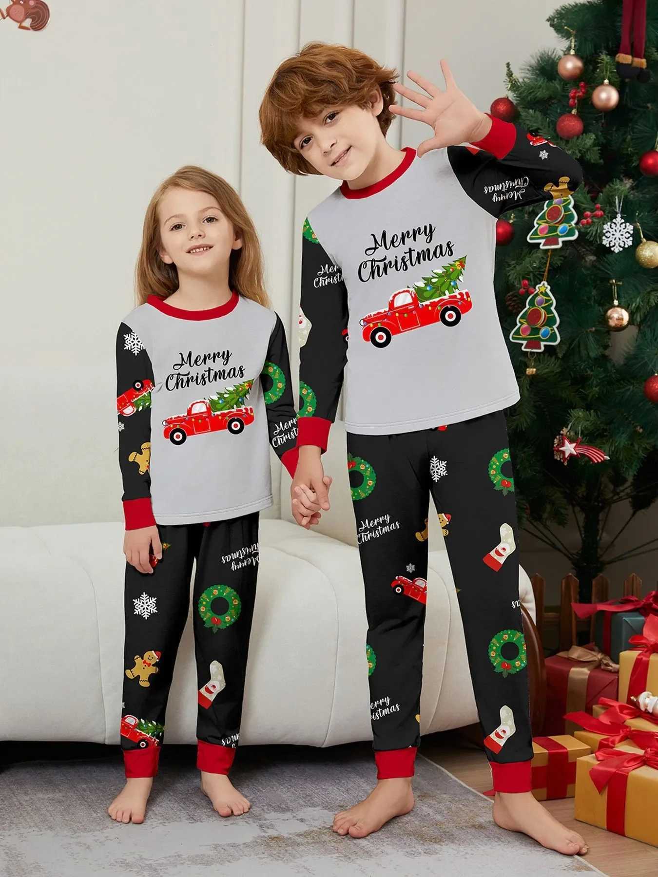 2024 Cartoon Printing Family Pajama Set Merry Christmas for Parents and Children Matching Clothing Cute Soft Pajamas Baby and Dog Pjs Christmas Appear