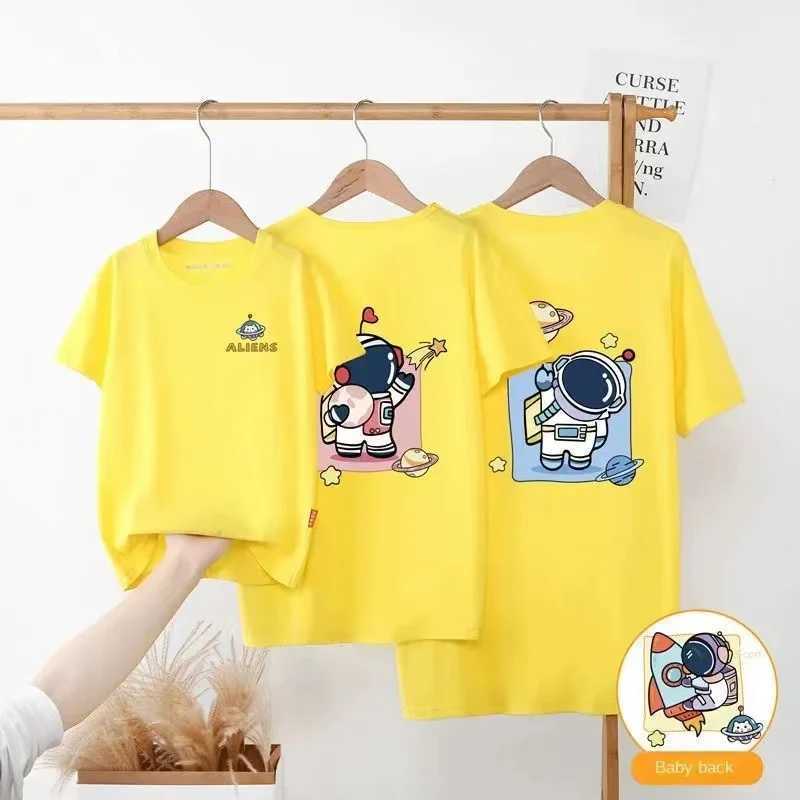 Dad Mom and Me Family Matching Clothes Cartoon Astronaut T Shirts Daddy Mommy and Me Father Son Mother Daughter OutfitsXJ241008