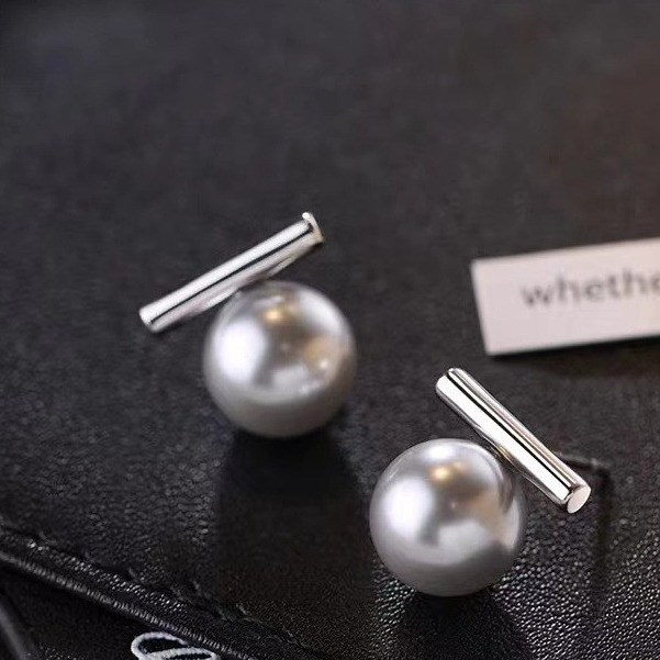 Pure sier needle shaped gray pearl for women 2024 new high-end earrings, light niche earrings